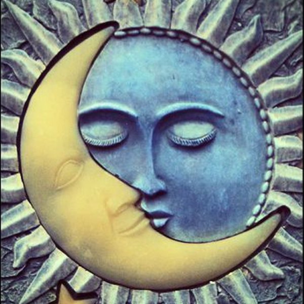 Поцелуй солнца и Луны