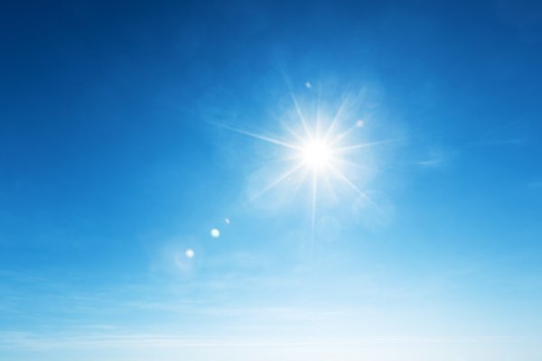 Голубое небо и солнце