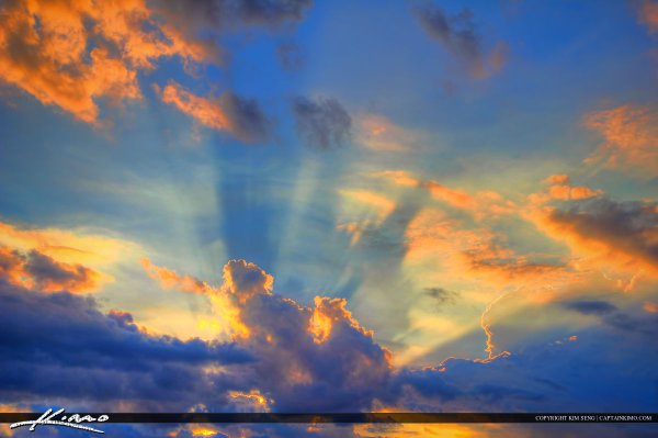 Голубое небо с облаками