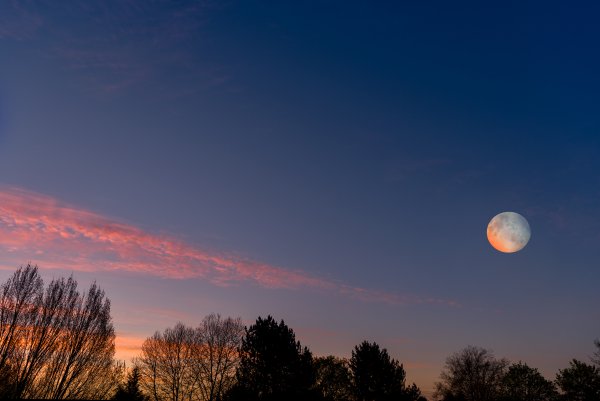 Солнце и Луна на небе