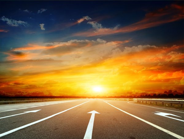 Дорога вдаль к солнцу