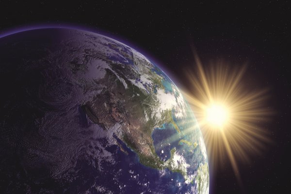 Земля и солнце в космосе