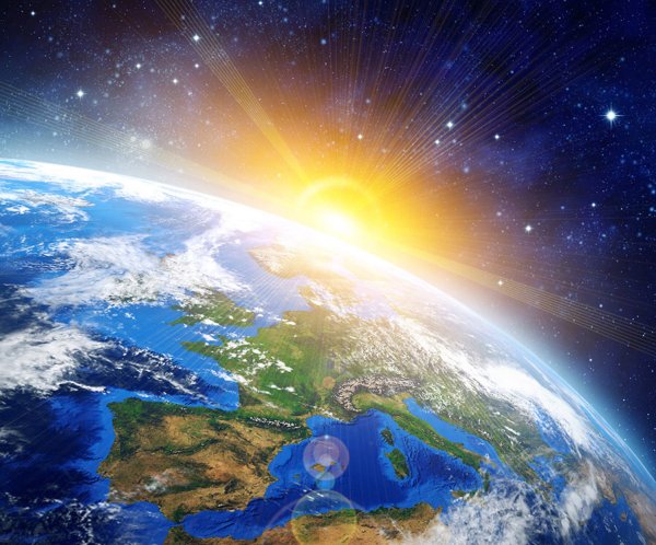 Рассвет над планетой земля