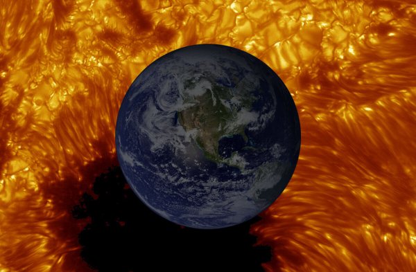 Планета земля и солнце