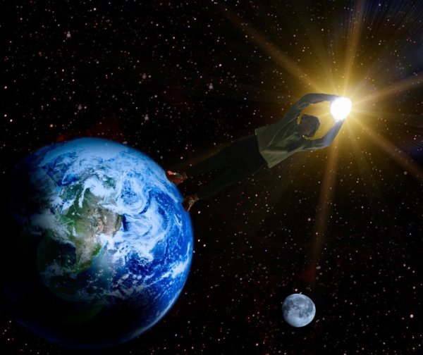 Земля и солнце в космосе