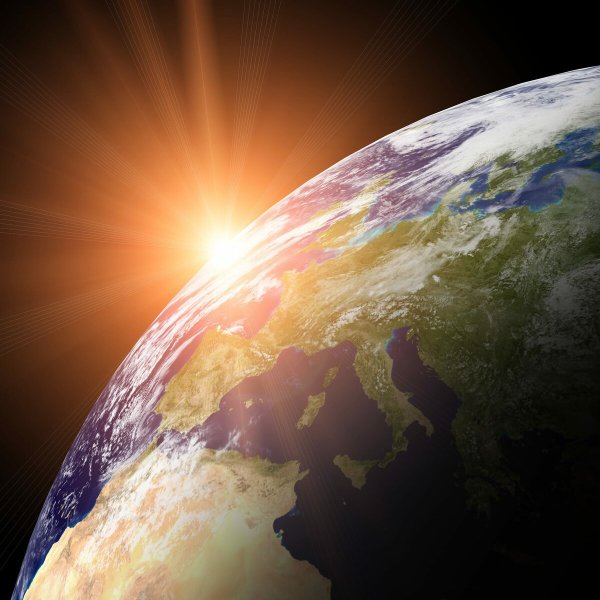 Земля и солнце в космосе