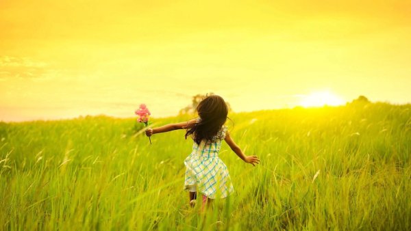 Девушка в поле