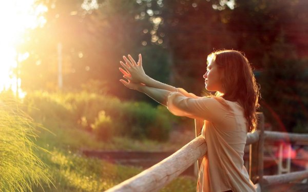 Девушка в Солнечном свете