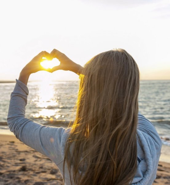 Девушка на закате