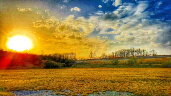 Огромное солнце Восход