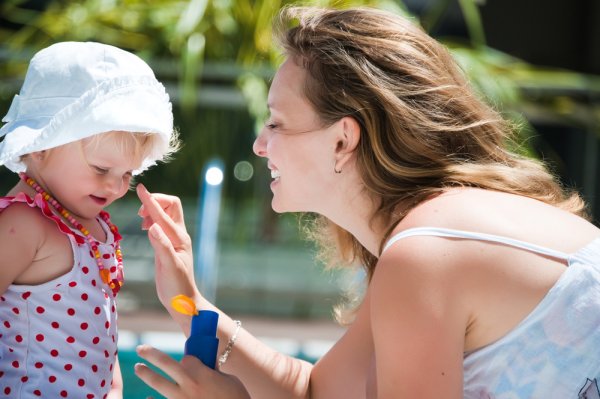 Защита от солнца мама с ребенком