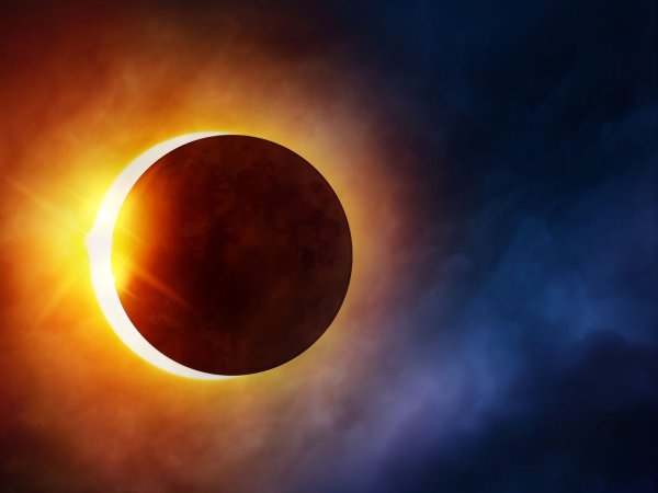 Солнце и Луна встречаются