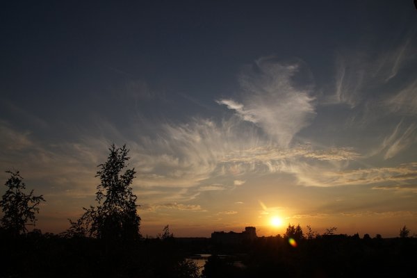 Солнце село в облаках