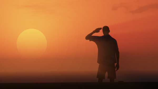 Человек уходит в закат