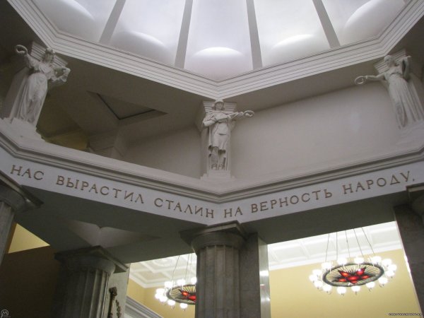 Сквозь грозы сияло нам солнце свободы и Ленин