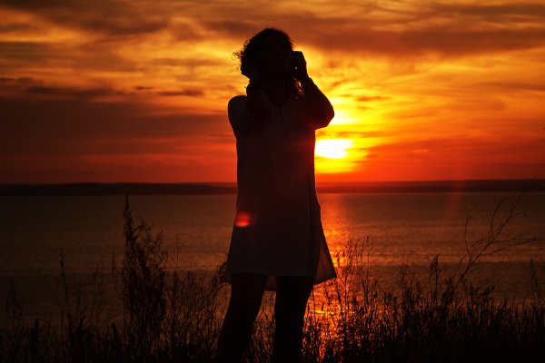 Женщина на закате