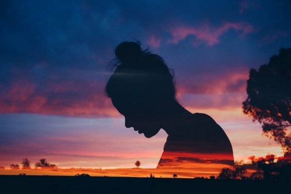 Девушка на закате