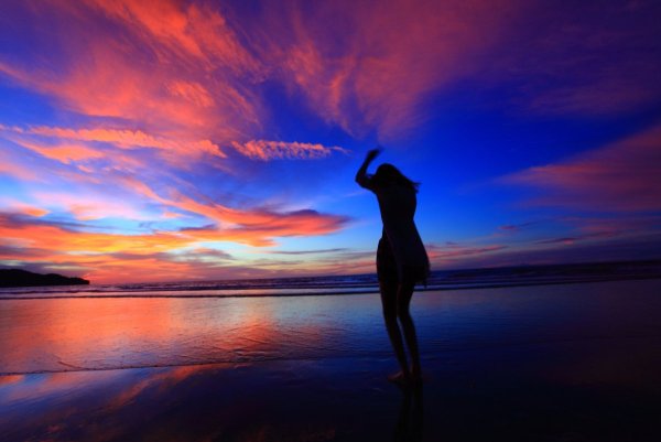 Девушка на фоне моря