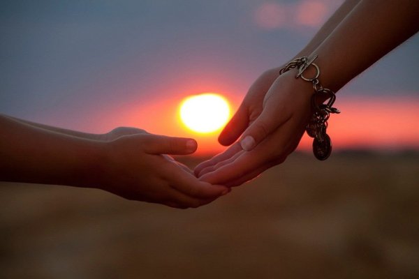 Солнышко в ладошке стихи