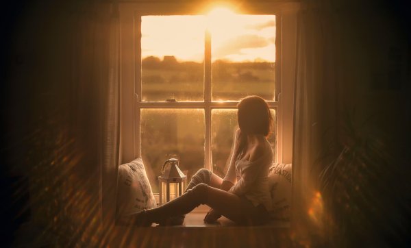 Солнечные лучи в комнате