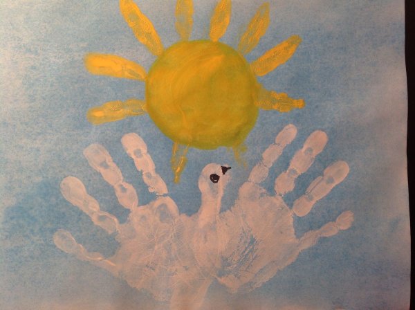 Солнышко из отпечатков ладошек