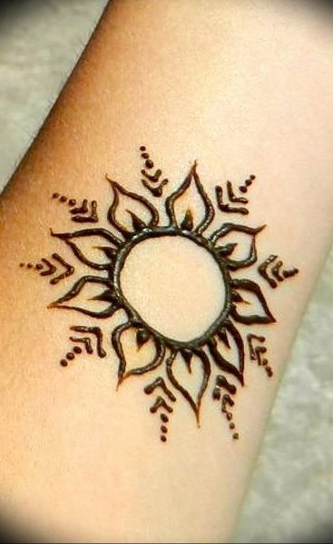Татуировка солнце с лицом