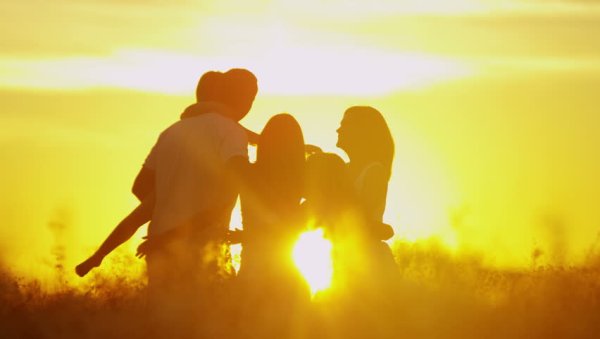 Семья солнце