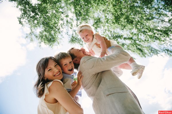 Счастливая семья солнце