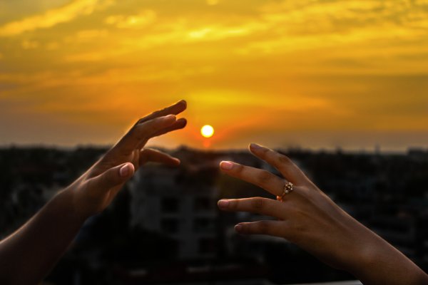 Мальчик на закате