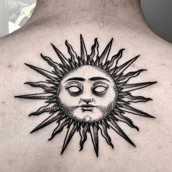 Тату солнце цветное маленькое