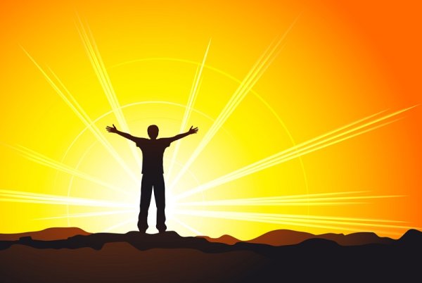 Человек на фоне солнца