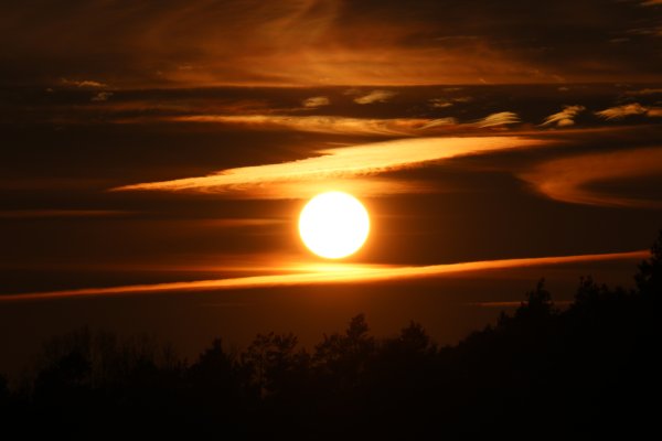 Последние лучи заходящего солнца