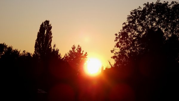 Вечернее солнце тень