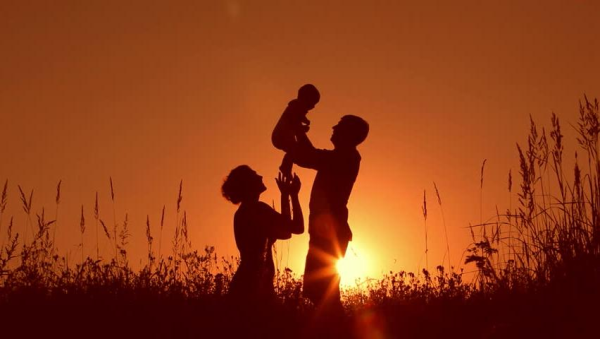 Силуэт счастливой семьи