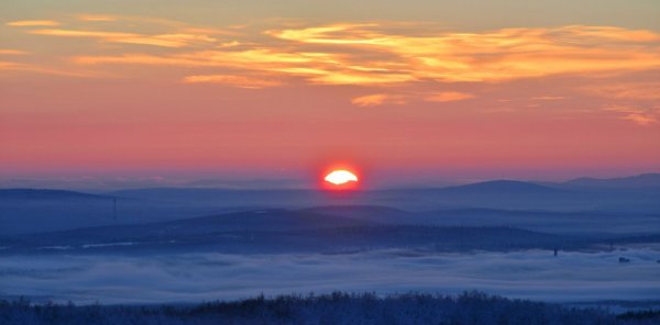 Человек в лучах солнца