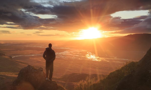 Человек на Восходе солнца