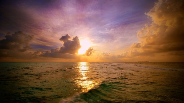 Рассвет над морем