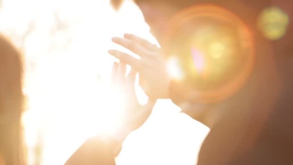 Яркий свет слепит глаза