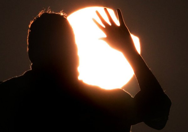 Яркий свет в глаза