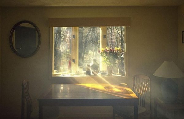 Свет в комнате от солнца