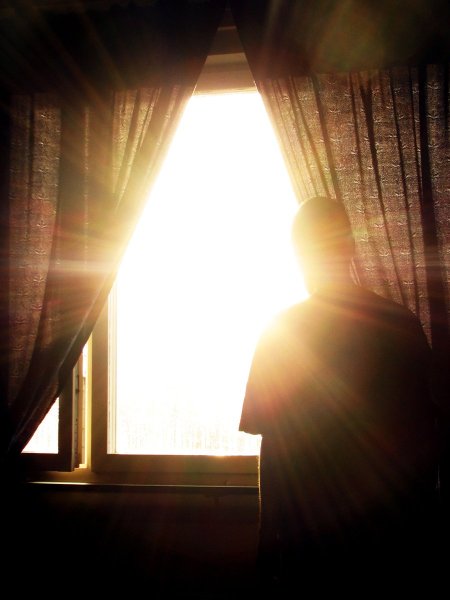 Солнечное окно в комнате