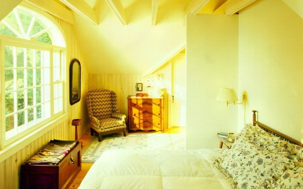 Комната в желтом цвете