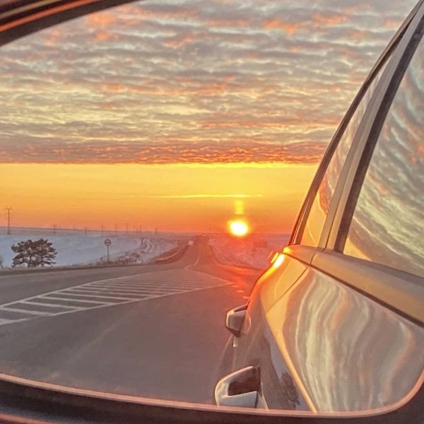 Машина на рассвете