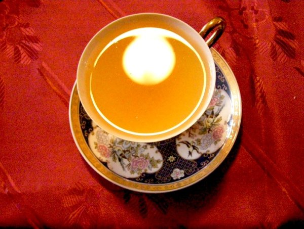 Чашка чая на солнце