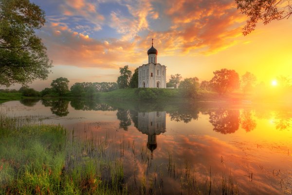 Храм Покрова на Нерли туман