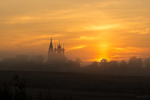 Закат над храмом
