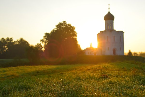 Покрова на Нерли на рассвете
