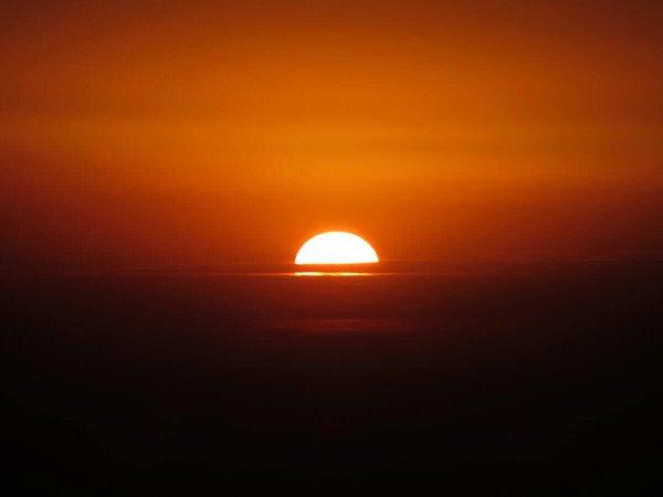 Солнце уходит в закат