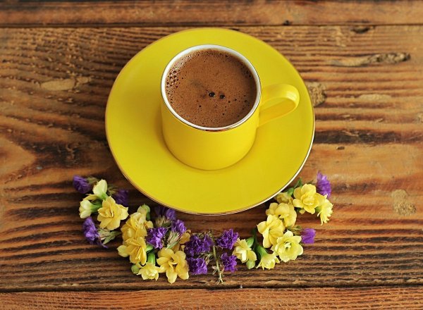 Чашка кофе на море