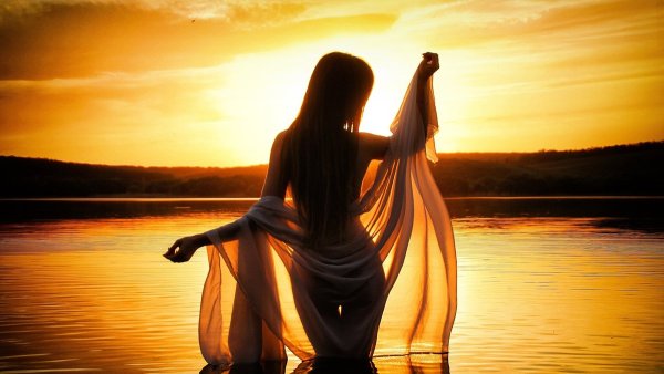 Девушка на закате